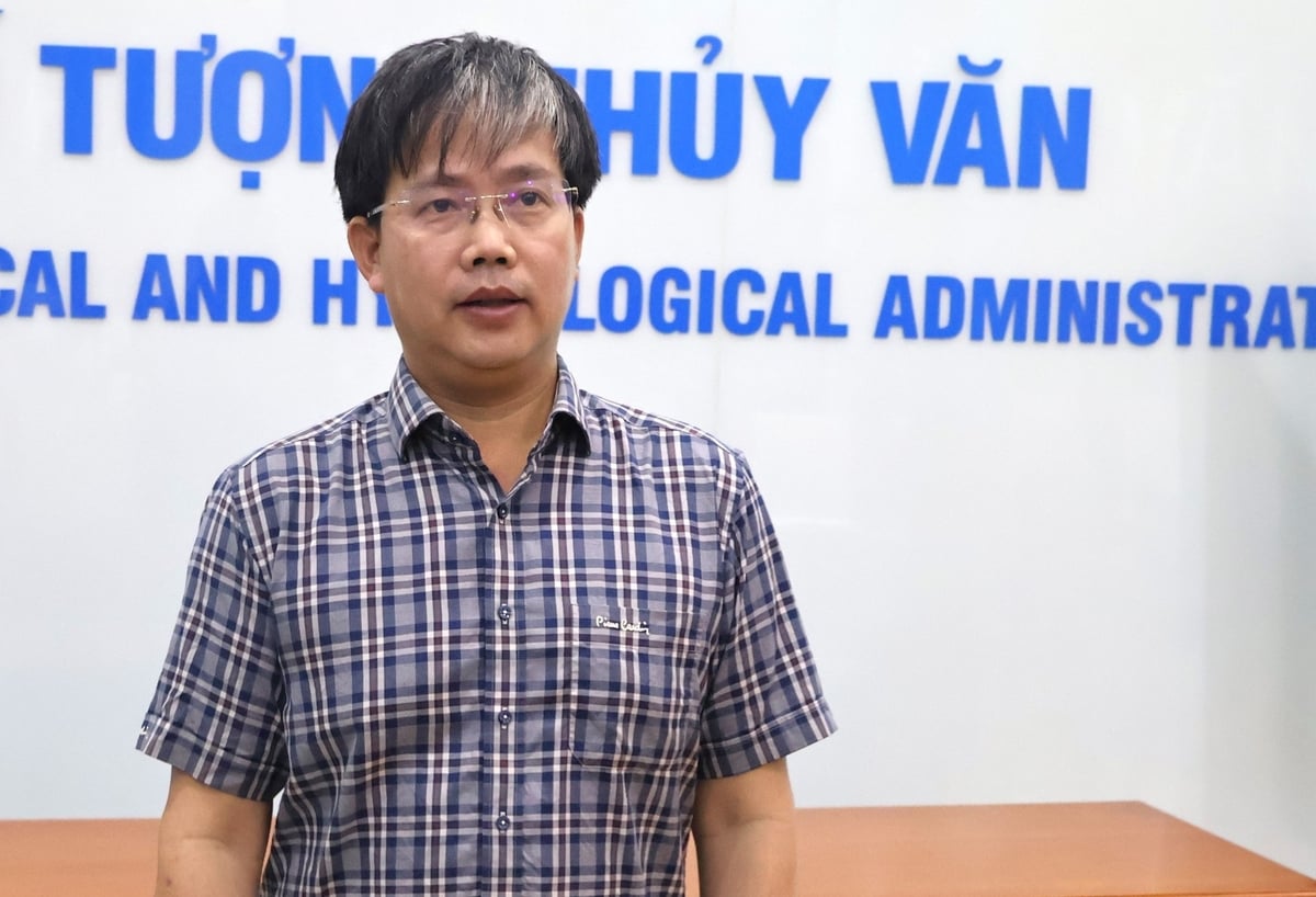 Sáng 22/7, ông Mai Văn Khiêm, Giám đốc Trung tâm Dự báo khí tượng thủy văn quốc gia thông tin về quỹ đạo, cường độ và khu vực bão số 3 dự kiến đổ bộ. Ảnh: Trung Nguyên. Sáng 22/7, ông Mai Văn Khiêm, Giám đốc Trung tâm Dự báo khí tượng thủy văn quốc gia thông tin về quỹ đạo, cường độ và khu vực bão số 3 dự kiến đổ bộ. Ảnh: Trung Nguyên.