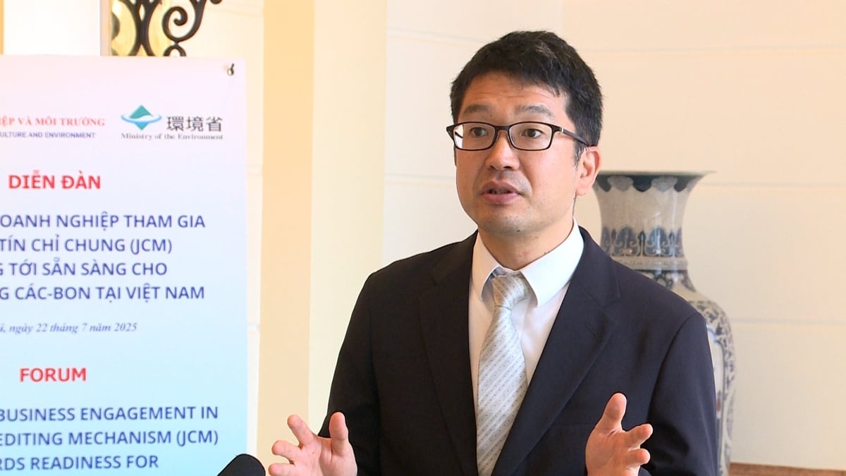 Ông Iio Satoru, Cục trưởng Cơ quan môi trường toàn cầu, Bộ Môi trường Nhật Bản, trả lời phỏng vấn với Báo Nông nghiệp và Môi trường. Ảnh: Viết Dũng. Ông Iio Satoru, Cục trưởng Cơ quan môi trường toàn cầu, Bộ Môi trường Nhật Bản, trả lời phỏng vấn với Báo Nông nghiệp và Môi trường. Ảnh: Viết Dũng.