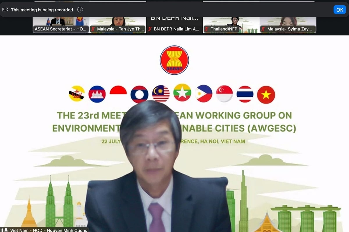 Ông Nguyễn Minh Cường, Phó Trưởng phòng Quản lý chất thải, Cục Môi trường (Bộ Nông nghiệp và Môi trường), phát biểu tại phiên họp trực tuyến tổng kết Hội nghị AWGESC 23. Ông Nguyễn Minh Cường, Phó Trưởng phòng Quản lý chất thải, Cục Môi trường (Bộ Nông nghiệp và Môi trường), phát biểu tại phiên họp trực tuyến tổng kết Hội nghị AWGESC 23.