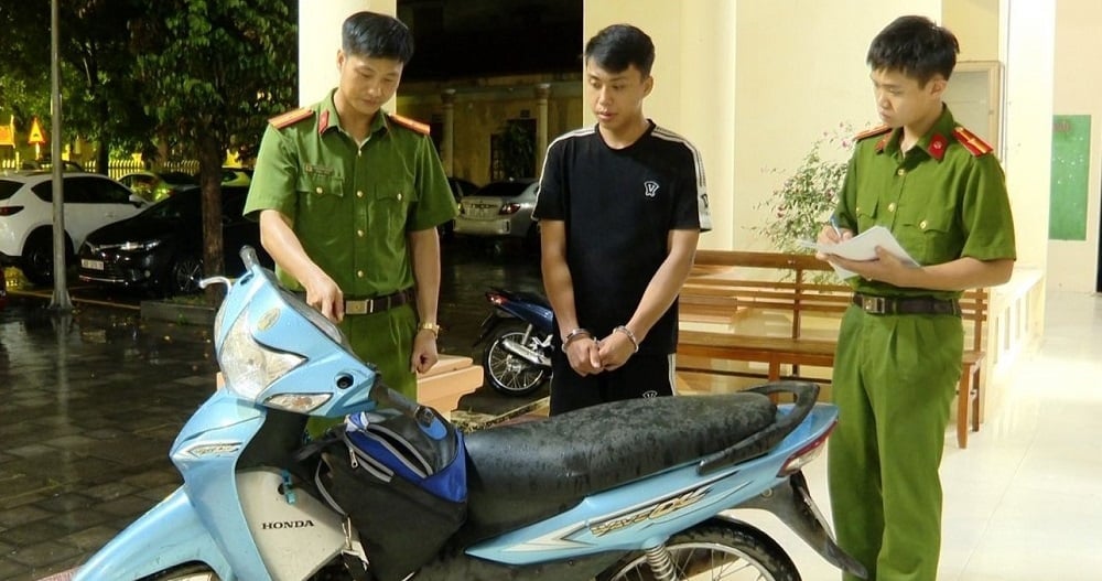 Đối tượng Phan Anh Thái cùng tang vật. Ảnh: Công an tỉnh Ninh Bình. Đối tượng Phan Anh Thái cùng tang vật. Ảnh: Công an tỉnh Ninh Bình.