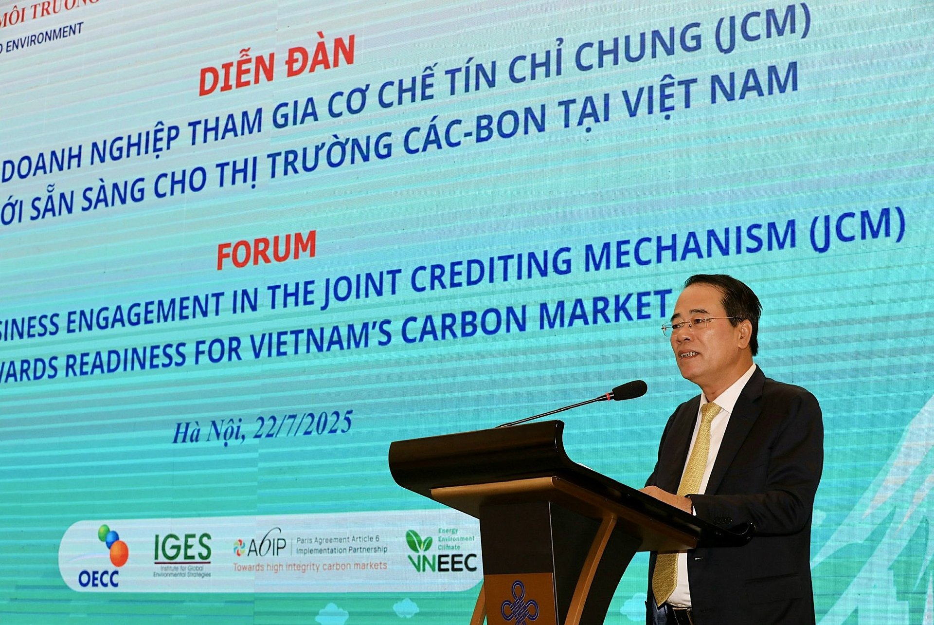 Ông Tăng Thế Cường, Cục trưởng Cục Biến đổi khí hậu, phát biểu khai mạc và chủ trì diễn đàn. Ảnh: KC. Ông Tăng Thế Cường, Cục trưởng Cục Biến đổi khí hậu, phát biểu khai mạc và chủ trì diễn đàn. Ảnh: KC.