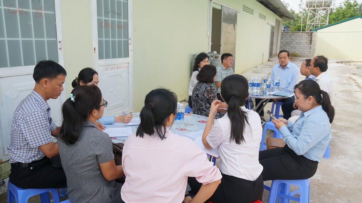 Đoàn công tác làm việc với trang trại heo Thiên Vân. Ảnh: Trần Trung Đoàn công tác làm việc với trang trại heo Thiên Vân. Ảnh: Trần Trung
