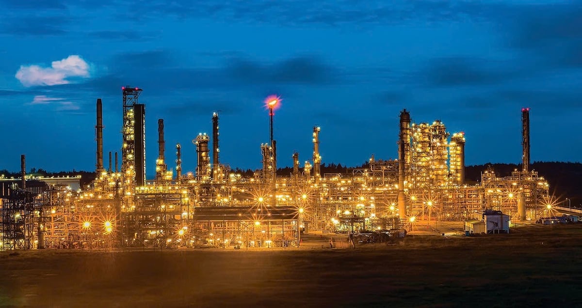 Một góc Nhà máy Lọc dầu Dung Quất về đêm. Ảnh: Petrovietnam. Một góc Nhà máy Lọc dầu Dung Quất về đêm. Ảnh: Petrovietnam.