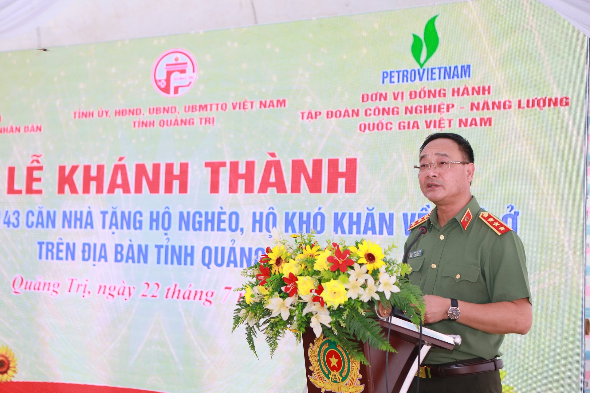 Thượng tướng Phạm Thế Tùng, Thứ trưởng Bộ Công an phát biểu tại buổi lễ khánh thành, khẳng định ý nghĩa chính trị, xã hội của chương trình. Ảnh: PVCFC. Thượng tướng Phạm Thế Tùng, Thứ trưởng Bộ Công an phát biểu tại buổi lễ khánh thành, khẳng định ý nghĩa chính trị, xã hội của chương trình. Ảnh: PVCFC.