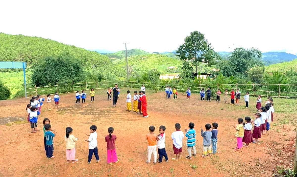 Học sinh Trường Tiểu học Đăk Hà được học tập, vui chơi trong một môi trường không có khói thuốc lá. Ảnh: TV. Học sinh Trường Tiểu học Đăk Hà được học tập, vui chơi trong một môi trường không có khói thuốc lá. Ảnh: TV.