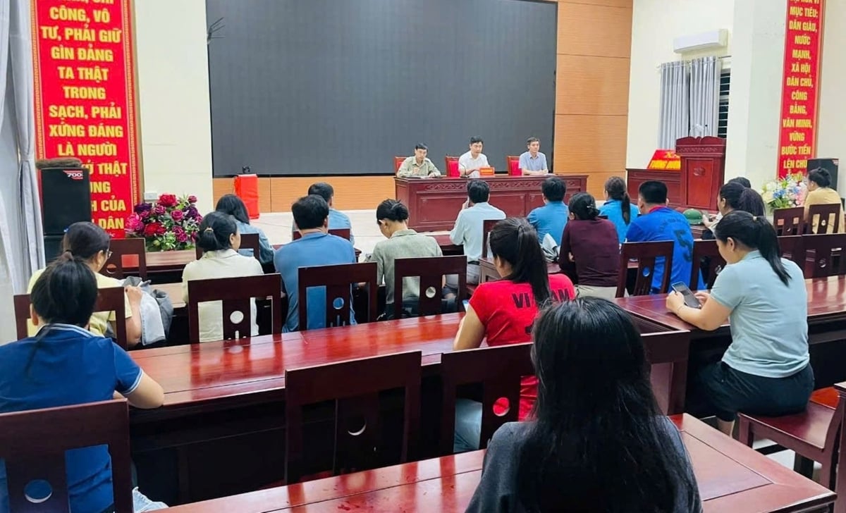 Xã Tương Dương họp vào đêm khuya 22/7 để lên phương án ứng phó với lũ lụt. Ảnh: Cổng thông tin Tương Dương.