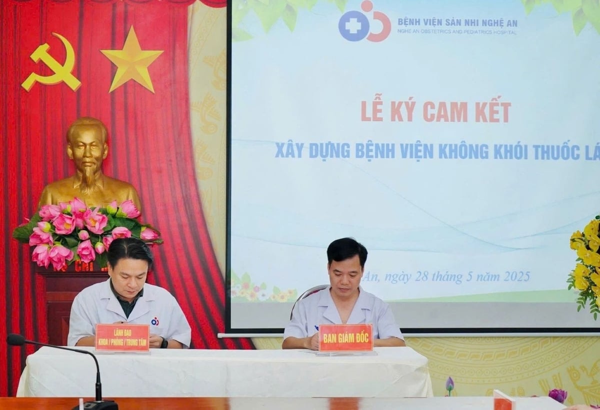 Lễ ký cam kết xây dựng bệnh viện không khói thuốc lá. Ảnh: Bệnh viện Sản Nhi Nghệ An. Lễ ký cam kết xây dựng bệnh viện không khói thuốc lá. Ảnh: Bệnh viện Sản Nhi Nghệ An.