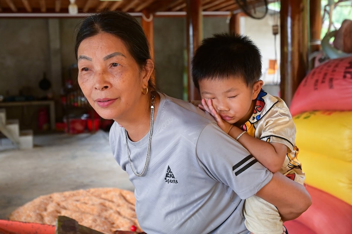 Gia đình bà Triệu Thị Tiếp mất 2 người thân trong vụ lở núi năm ngoái. Ảnh: Tùng Đinh. Gia đình bà Triệu Thị Tiếp mất 2 người thân trong vụ lở núi năm ngoái. Ảnh: Tùng Đinh.