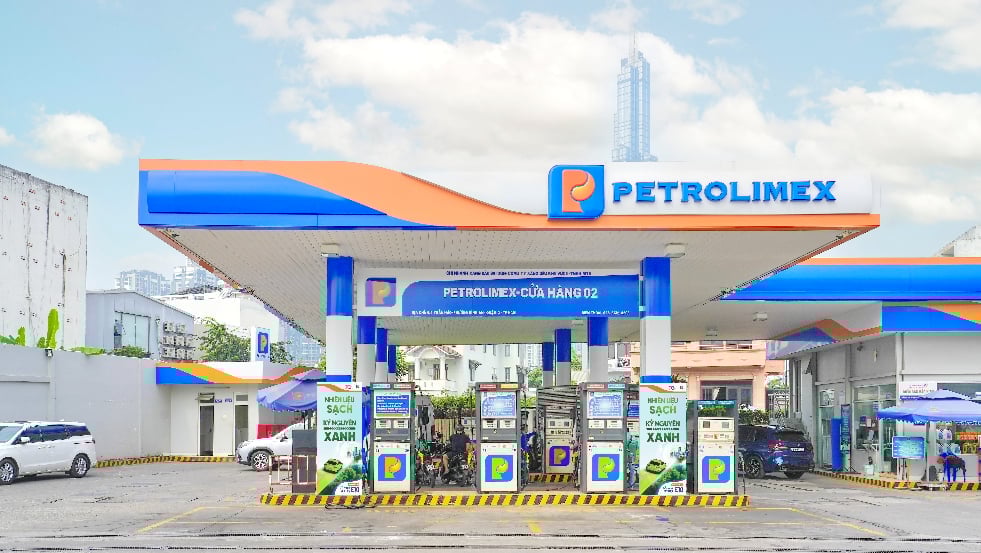 Xăng E10 sẽ được Petrolimex thí điểm kinh doanh tại các cửa hàng xăng dầu. Ảnh: Petrolimex. Xăng E10 sẽ được Petrolimex thí điểm kinh doanh tại các cửa hàng xăng dầu. Ảnh: Petrolimex.