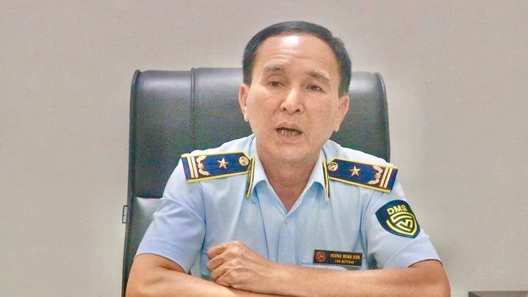 Ông Vương Minh Sơn, Chi cục trưởng Chi cục Quản lý thị trường tỉnh Đắk Lắk. Ảnh: Tuấn Trần. Ông Vương Minh Sơn, Chi cục trưởng Chi cục Quản lý thị trường tỉnh Đắk Lắk. Ảnh: Tuấn Trần.