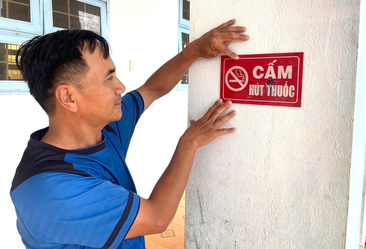Thầy Phan Hồng Thắng đã bỏ thuốc lá được 3 năm. Ảnh: Đăng Lâm. Thầy Phan Hồng Thắng đã bỏ thuốc lá được 3 năm. Ảnh: Đăng Lâm.