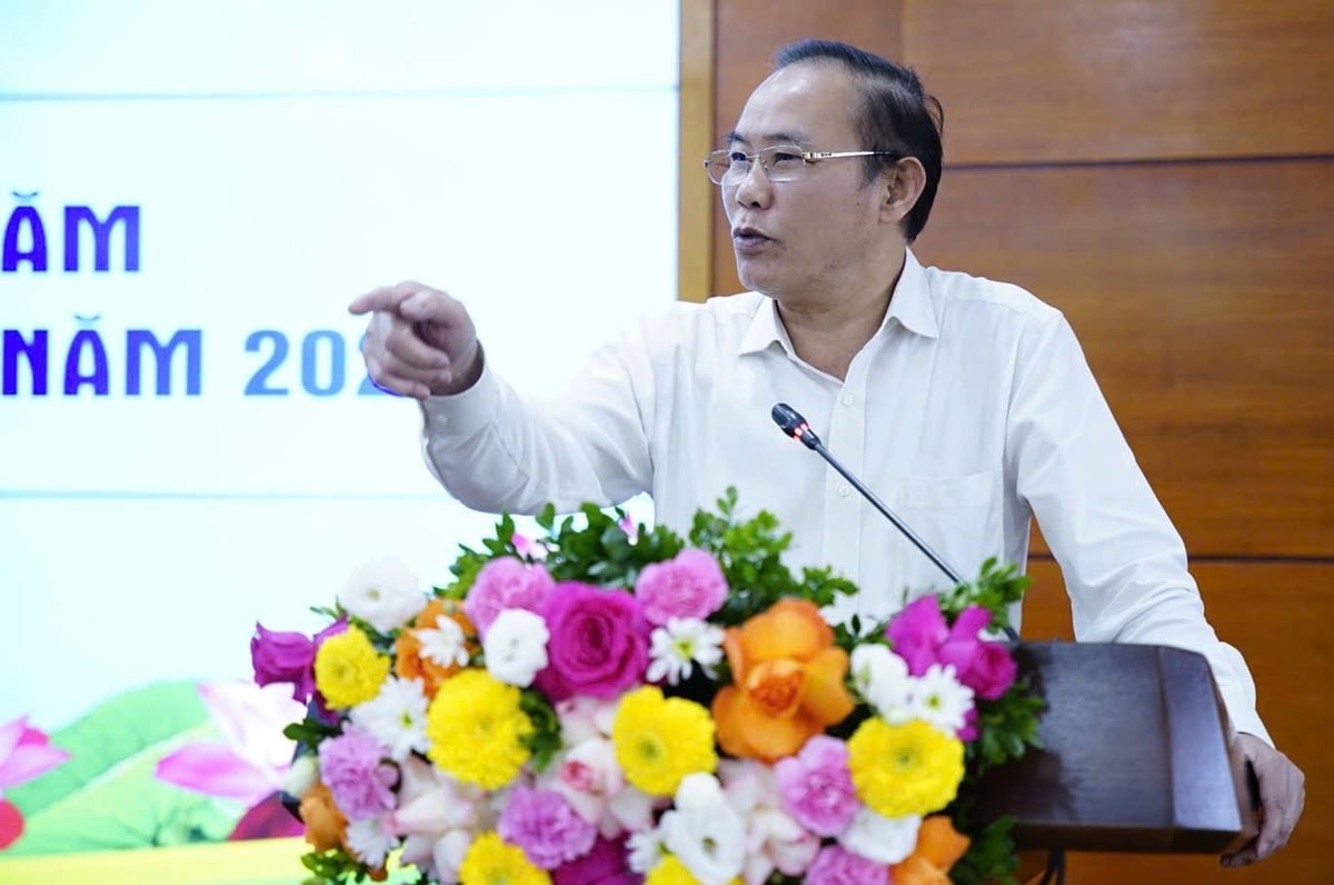 Thứ trưởng Phùng Đức Tiến đề nghị các viện, trung tâm cần đề xuất đề tài mang tính liên ngành, có tầm nhìn chiến lược gắn với sản phẩm quốc gia và chuỗi giá trị. Ảnh: Linh Linh. Thứ trưởng Phùng Đức Tiến đề nghị các viện, trung tâm cần đề xuất đề tài mang tính liên ngành, có tầm nhìn chiến lược gắn với sản phẩm quốc gia và chuỗi giá trị. Ảnh: Linh Linh.