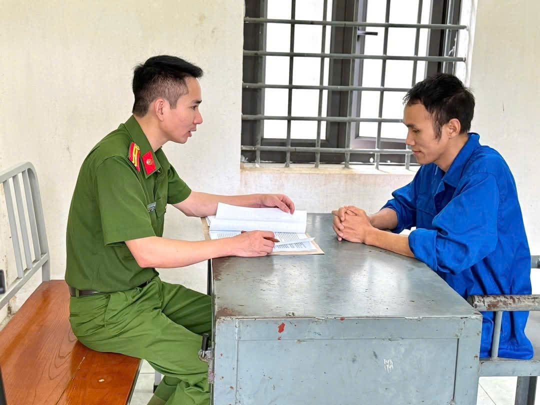 Đối tượng Trần Ngọc Bình (SN 1985), trú tại khu 10, xã Lâm Thao, tỉnh Phú Thọ, là quản trị viên nhóm Facebook 'Luật giao thông và An toàn giao thông' tại Cơ quan Cảnh sát điều tra. Ảnh: Công an tỉnh Phú Thọ. Đối tượng Trần Ngọc Bình (SN 1985), trú tại khu 10, xã Lâm Thao, tỉnh Phú Thọ, là quản trị viên nhóm Facebook 'Luật giao thông và An toàn giao thông' tại Cơ quan Cảnh sát điều tra. Ảnh: Công an tỉnh Phú Thọ.
