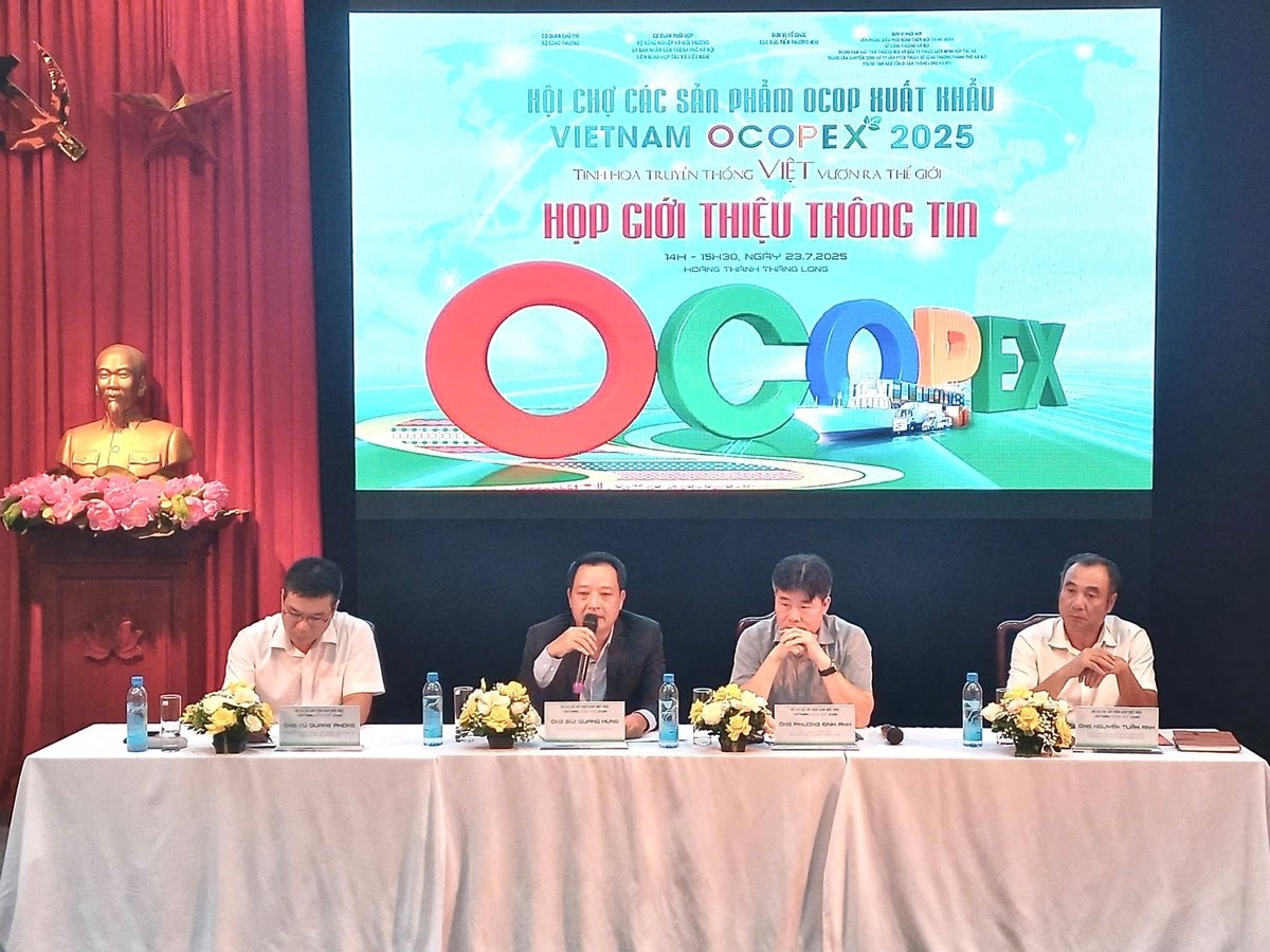 Ông Bùi Quang Hưng, Phó cục trưởng Cục Xúc tiến thương mại (Bộ Công Thương) phát biểu tại cuộc họp. Ảnh: Tiến Trung. Ông Bùi Quang Hưng, Phó cục trưởng Cục Xúc tiến thương mại (Bộ Công Thương) phát biểu tại cuộc họp. Ảnh: Tiến Trung.