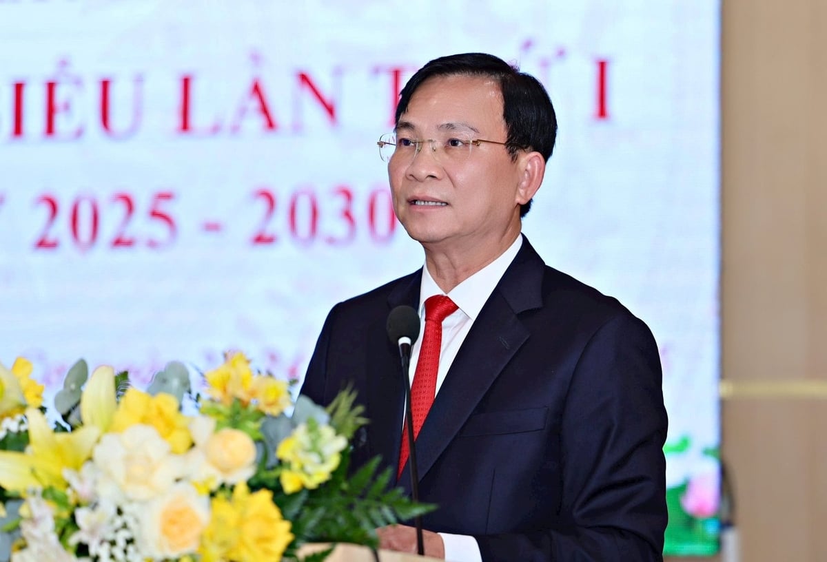 Chủ tịch UBND tỉnh Lâm Đồng, ông Hồ Văn Mười yêu cầu xã Nhân Cơ phải tập trung đúng và trúng các thế mạnh, xác định rõ các khâu đột phá với tinh thần 'rõ người, rõ việc, rõ thời gian, rõ sản phẩm, rõ trách nhiệm, rõ thẩm quyền'. Ảnh: NL. Chủ tịch UBND tỉnh Lâm Đồng, ông Hồ Văn Mười yêu cầu xã Nhân Cơ phải tập trung đúng và trúng các thế mạnh, xác định rõ các khâu đột phá với tinh thần 'rõ người, rõ việc, rõ thời gian, rõ sản phẩm, rõ trách nhiệm, rõ thẩm quyền'. Ảnh: NL.