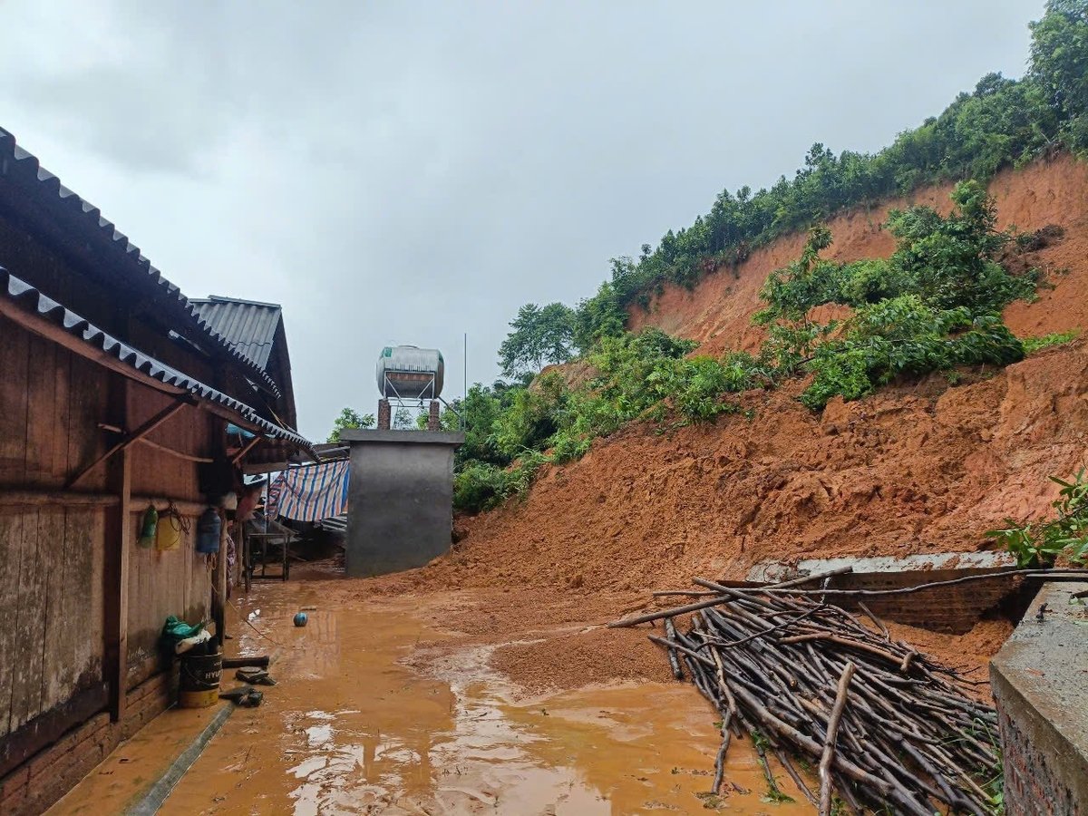 Hàng chục ngôi nhà ở tỉnh Lào Cai bị thiệt hại do hoàn lưu bão Wipha. Ảnh: Thanh Tiến.