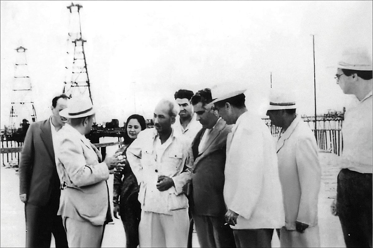 Bác Hồ thăm Azerbaijan năm 1959. Ảnh: Petrovietnam.