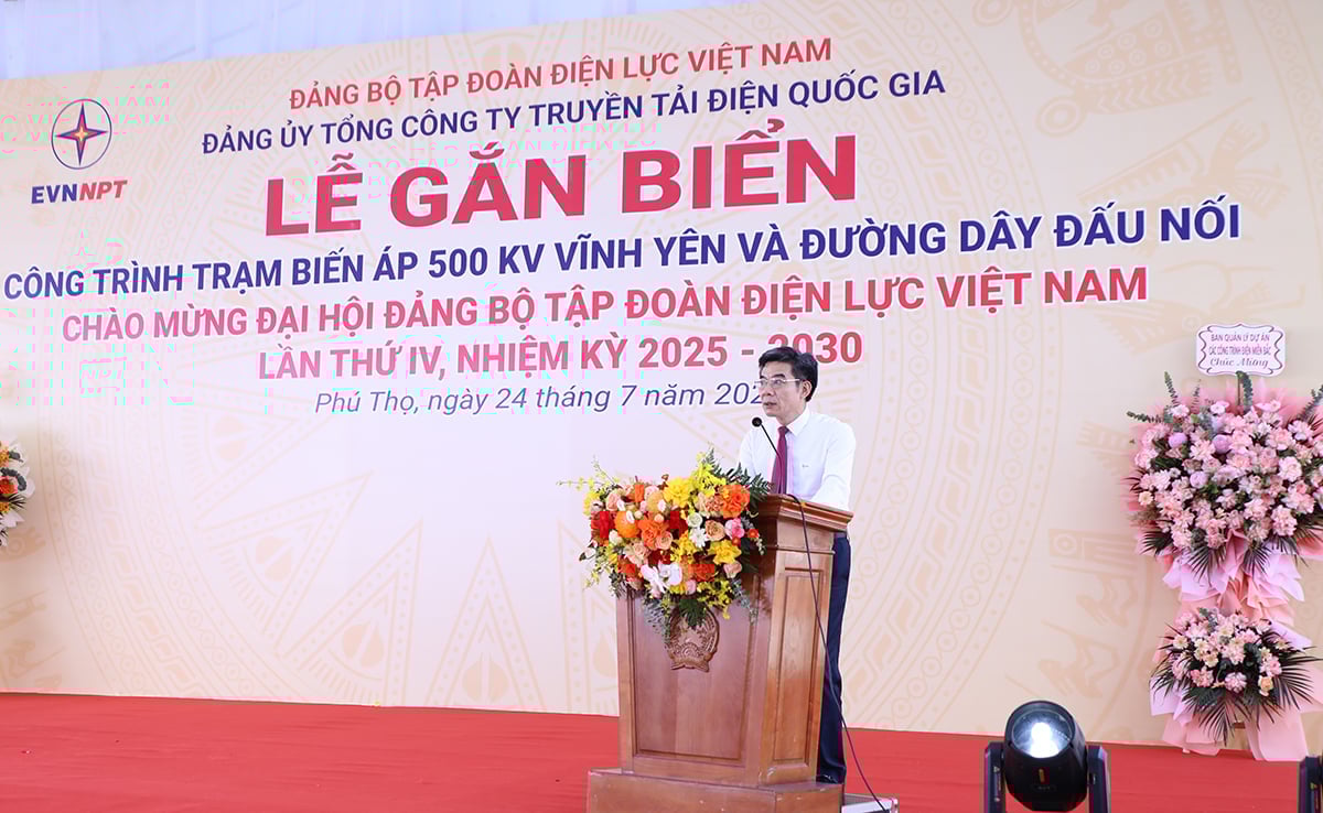 Đồng chí Đồng chí Nguyễn Hữu Tuấn – Phó Bí thư Thường trực Đảng ủy EVN phát biểu tại buổi lễ gắn biển công trình Trạm biến áp 500kV Vĩnh Yên và đường dây đấu nối. Ảnh: EVNNPT. Đồng chí Đồng chí Nguyễn Hữu Tuấn – Phó Bí thư Thường trực Đảng ủy EVN phát biểu tại buổi lễ gắn biển công trình Trạm biến áp 500kV Vĩnh Yên và đường dây đấu nối. Ảnh: EVNNPT.