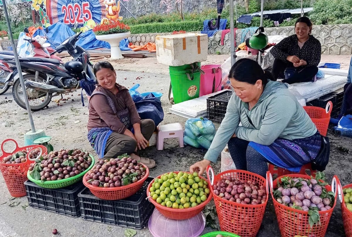 Bắc Hà còn níu chân du khách bởi những sản vật của địa phương. Ảnh: Bích Hợp.