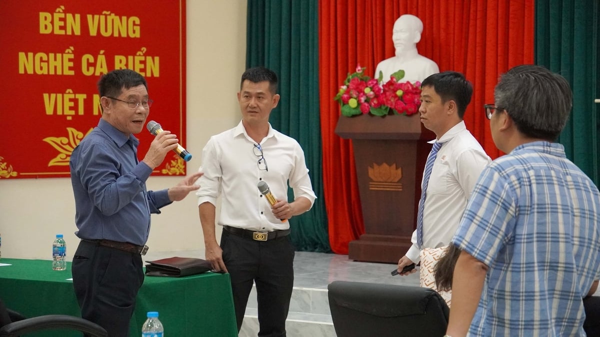 Ông Nguyễn Thành Lộc (bìa trái): 'Vai trò của các ngư dân và doanh nghiệp thủy sản trong việc chung tay gỡ thẻ vàng IUU là rất lớn, trong đó có việc lấy chứng nhận MarinTrust'. Ảnh: Lê Bình.