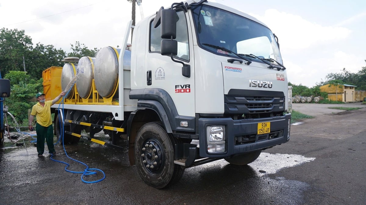 Dù ở bất cứ vị trí việc làm nào, công nhân Công ty TNHH MTV Cao su Phú Riềng luôn tự hào và thủy chung với nghề. Ảnh: Trần Trung. Dù ở bất cứ vị trí việc làm nào, công nhân Công ty TNHH MTV Cao su Phú Riềng luôn tự hào và thủy chung với nghề. Ảnh: Trần Trung.