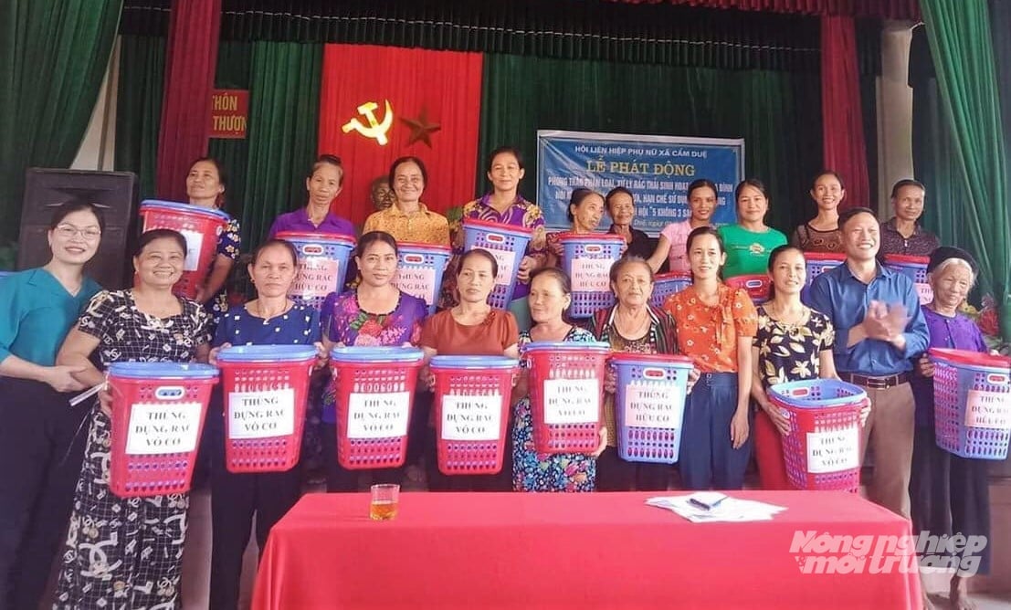 Tỉnh Hà Tĩnh đã ban hành một số chính sách hỗ trợ phân loại rác thải sinh hoạt tại nguồn cho người dân. Ảnh: Gia Hưng. Tỉnh Hà Tĩnh đã ban hành một số chính sách hỗ trợ phân loại rác thải sinh hoạt tại nguồn cho người dân. Ảnh: Gia Hưng.