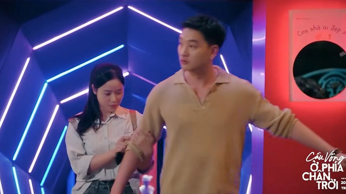 Tuấn không chỉ chở Uyên về mà còn ra tay cứu nguy cho cô. Ảnh CMH