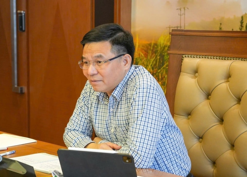 Chủ tịch HĐTV Petrovietnam Lê Mạnh Hùng yêu cầu phát triển TT CNNL với bộ tiêu chí cốt lõi: tuần hoàn - cộng sinh - chuỗi giá trị tích hợp. Ảnh: Petrovietnam. Chủ tịch HĐTV Petrovietnam Lê Mạnh Hùng yêu cầu phát triển TT CNNL với bộ tiêu chí cốt lõi: tuần hoàn - cộng sinh - chuỗi giá trị tích hợp. Ảnh: Petrovietnam.