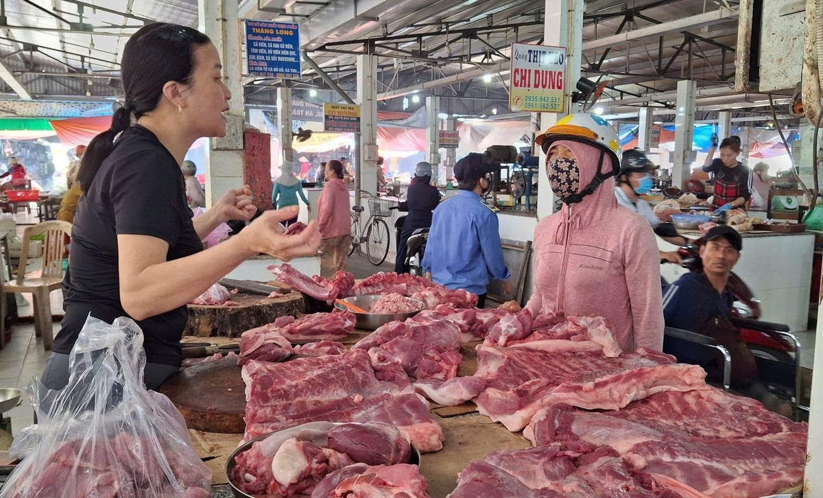 Sức mua thịt lợn giảm mạnh do ảnh hưởng của dịch tả lợn Châu Phi. Ảnh: Võ Hà. Sức mua thịt lợn giảm mạnh do ảnh hưởng của dịch tả lợn Châu Phi. Ảnh: Võ Hà.