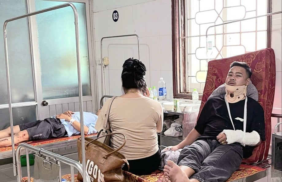 Hiện có 9 người chết, 16 người bị thương.Trong đó, 1 người bị thương nặng chuyển BV Đa khoa Hà Tĩnh cấp cứu; 15 người điều trị tại bệnh viện Kỳ Anh. Hiện có 9 người chết, 16 người bị thương.Trong đó, 1 người bị thương nặng chuyển BV Đa khoa Hà Tĩnh cấp cứu; 15 người điều trị tại bệnh viện Kỳ Anh.