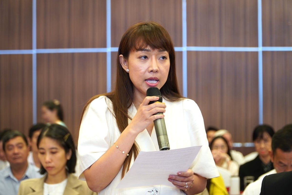Bà Nguyễn Thị Thu Hạnh, đại diện Công ty Vinataba - Philip Morris kiến nghị lãnh đạo TP. Cần Thơ quan tâm chỉ đạo để doanh nghiệp sớm hoàn tất các thủ tục pháp lý liên quan đến kế hoạch mở rộng mặt bằng nhà máy sản xuất thuốc lá. Ảnh: Kim Anh. Bà Nguyễn Thị Thu Hạnh, đại diện Công ty Vinataba - Philip Morris kiến nghị lãnh đạo TP. Cần Thơ quan tâm chỉ đạo để doanh nghiệp sớm hoàn tất các thủ tục pháp lý liên quan đến kế hoạch mở rộng mặt bằng nhà máy sản xuất thuốc lá. Ảnh: Kim Anh.