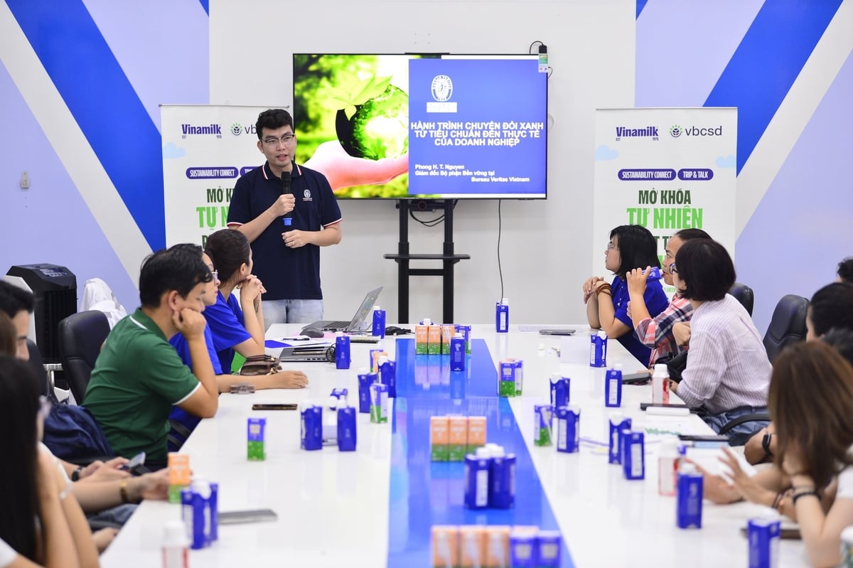Ông Nguyễn Huỳnh Thanh Phong, Giám đốc Phát triển bền vững Bureau Veritas Việt Nam, đánh giá cao việc Vinamilk ưu tiên việc giảm thật tại nguồn. Ảnh: Quang Định. Ông Nguyễn Huỳnh Thanh Phong, Giám đốc Phát triển bền vững Bureau Veritas Việt Nam, đánh giá cao việc Vinamilk ưu tiên việc giảm thật tại nguồn. Ảnh: Quang Định.