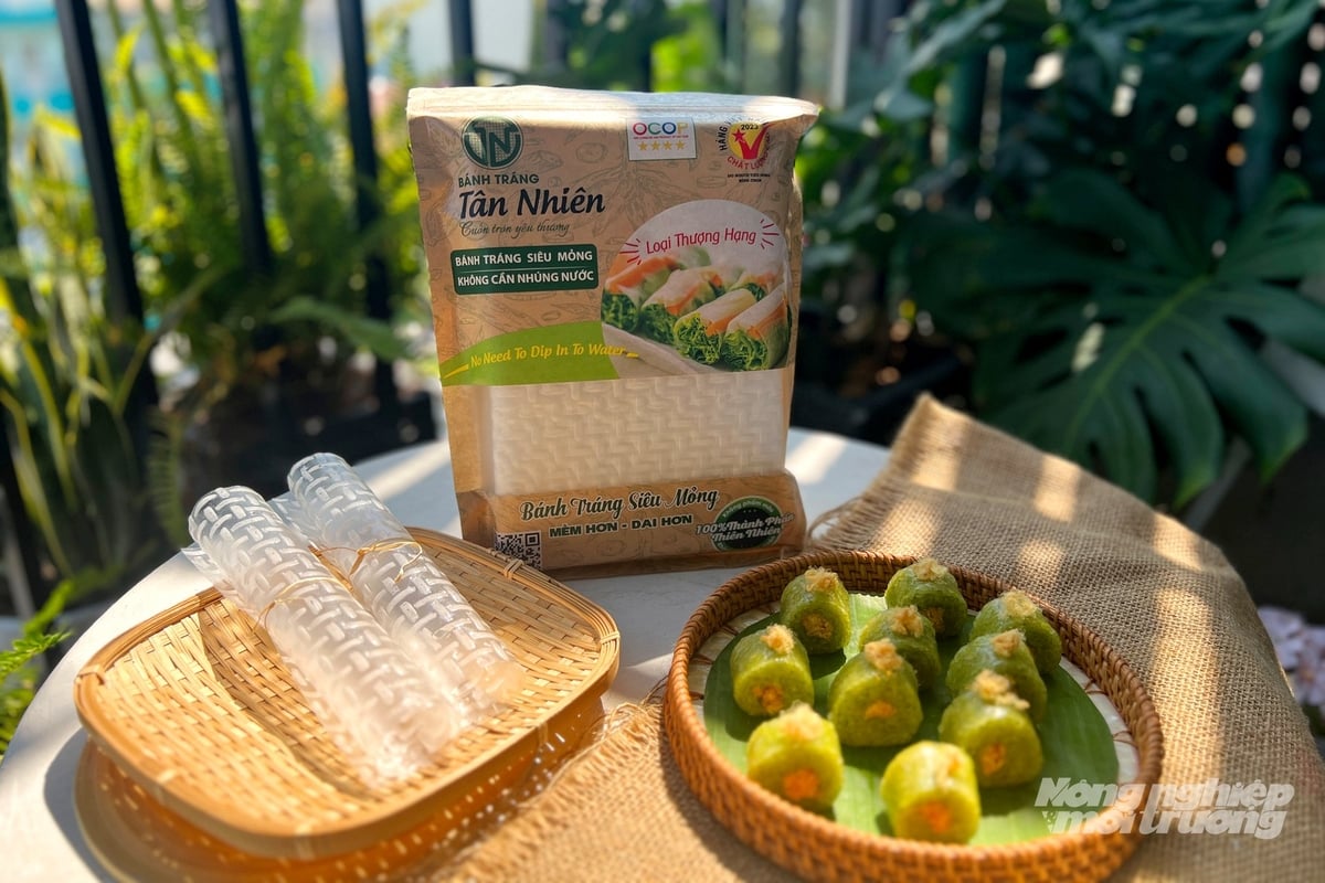 Bánh tráng siêu mỏng dùng làm nguyên liệu cho các món ăn như bánh tráng nướng, gỏi cuốn, chả ram hoặc món ăn kèm. Ảnh: Nguyễn Thủy.