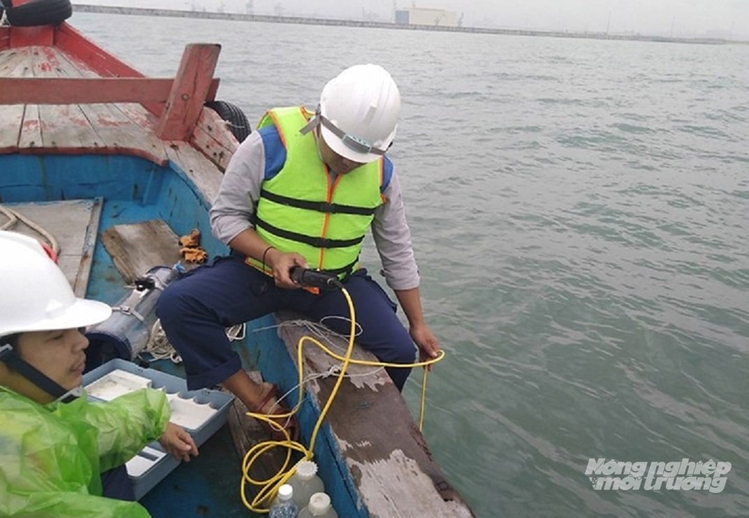 Từ năm 2022 đến nay, cơ quan chuyên môn đã thực hiện 6 đợt quan trắc nhằm kịp thời phát hiện các điểm có nguy cơ gây ô nhiễm để đưa ra cảnh báo. Ảnh: Văn Đức. Từ năm 2022 đến nay, cơ quan chuyên môn đã thực hiện 6 đợt quan trắc nhằm kịp thời phát hiện các điểm có nguy cơ gây ô nhiễm để đưa ra cảnh báo. Ảnh: Văn Đức.