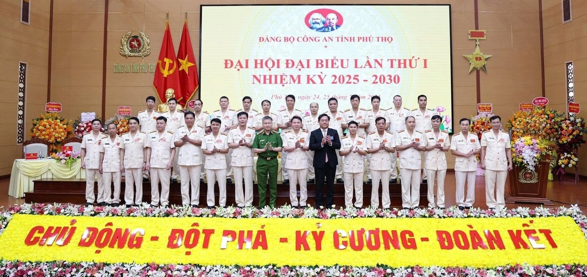 Ra mắt Ban Chấp hành Đảng bộ Công an tỉnh Phú Thọ lần thứ I (nhiệm kỳ 2025-2030). Ảnh: Công an tỉnh Phú Thọ. Ra mắt Ban Chấp hành Đảng bộ Công an tỉnh Phú Thọ lần thứ I (nhiệm kỳ 2025-2030). Ảnh: Công an tỉnh Phú Thọ.