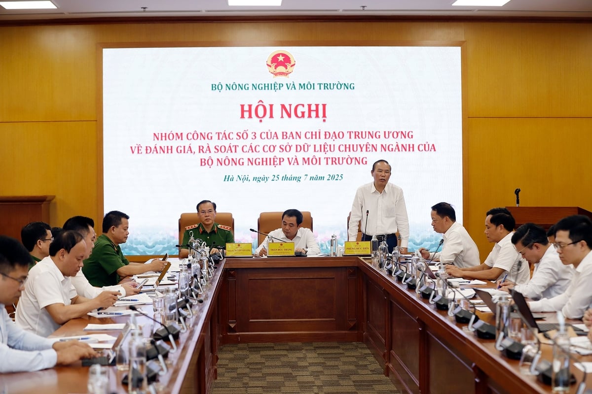 Thứ trưởng Phùng Đức Tiến điều hành Hội nghị. Ảnh: Khương Trung. Thứ trưởng Phùng Đức Tiến điều hành Hội nghị. Ảnh: Khương Trung.