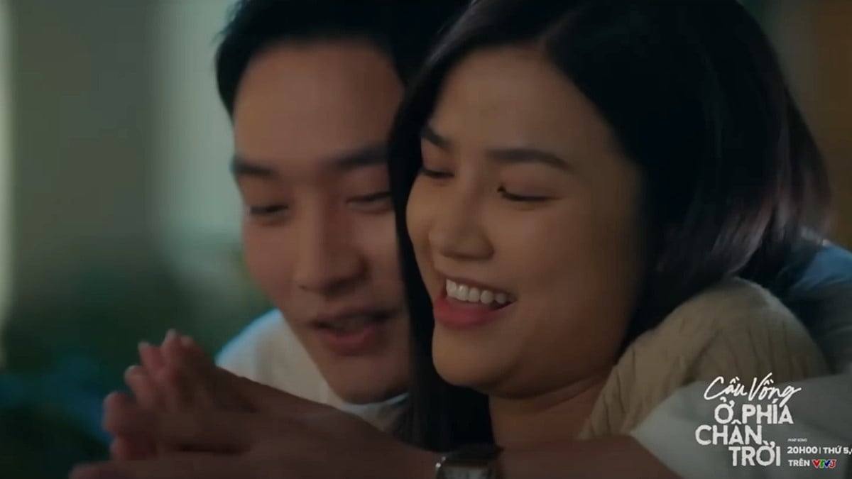 Tuấn và Oanh tiếp tục hẹn hò nhau tại sân chung cư. Ảnh CMH Tuấn và Oanh tiếp tục hẹn hò nhau tại sân chung cư. Ảnh CMH