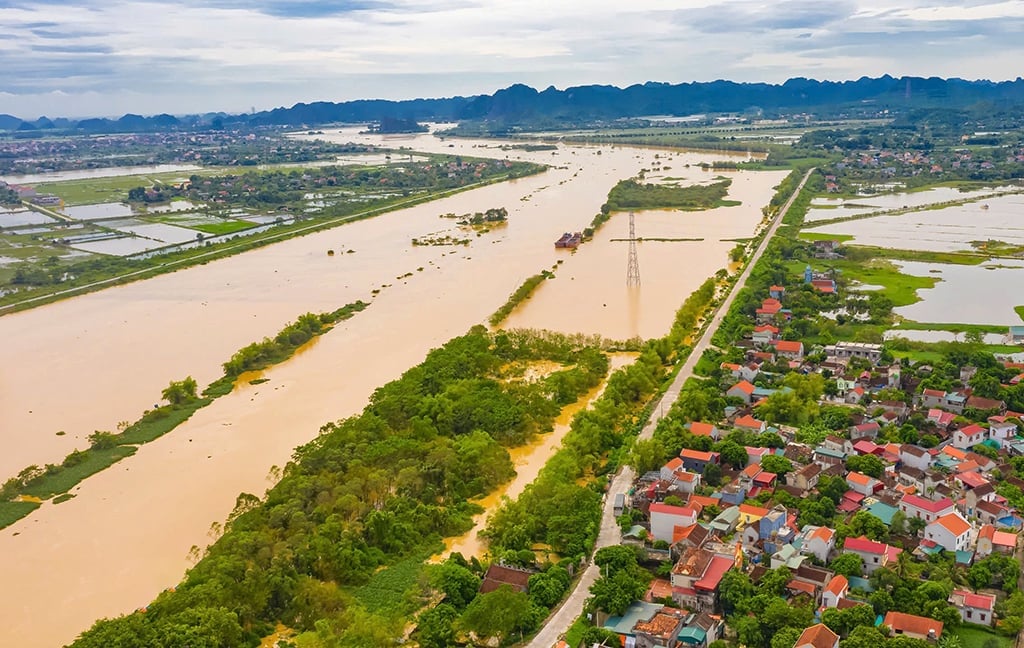 Nước sông Hoàng Long dâng cao trong đợt bão Yagi hồi 2024. Ảnh: Báo Ninh Bình.