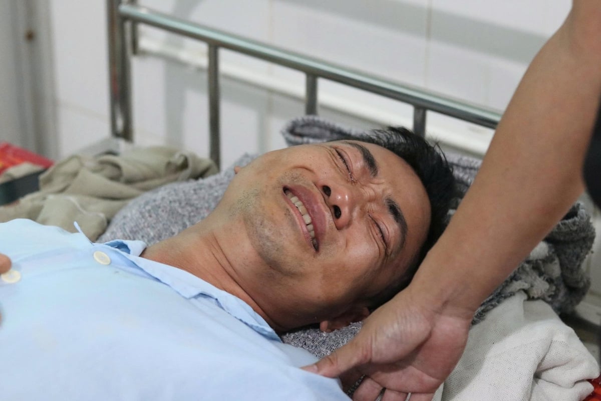 Anh Nguyễn Nam Trang, Hà Nội bật khóc khi hay tin vợ qua đời trong vụ tai nạn. Ảnh: Thanh Nga.