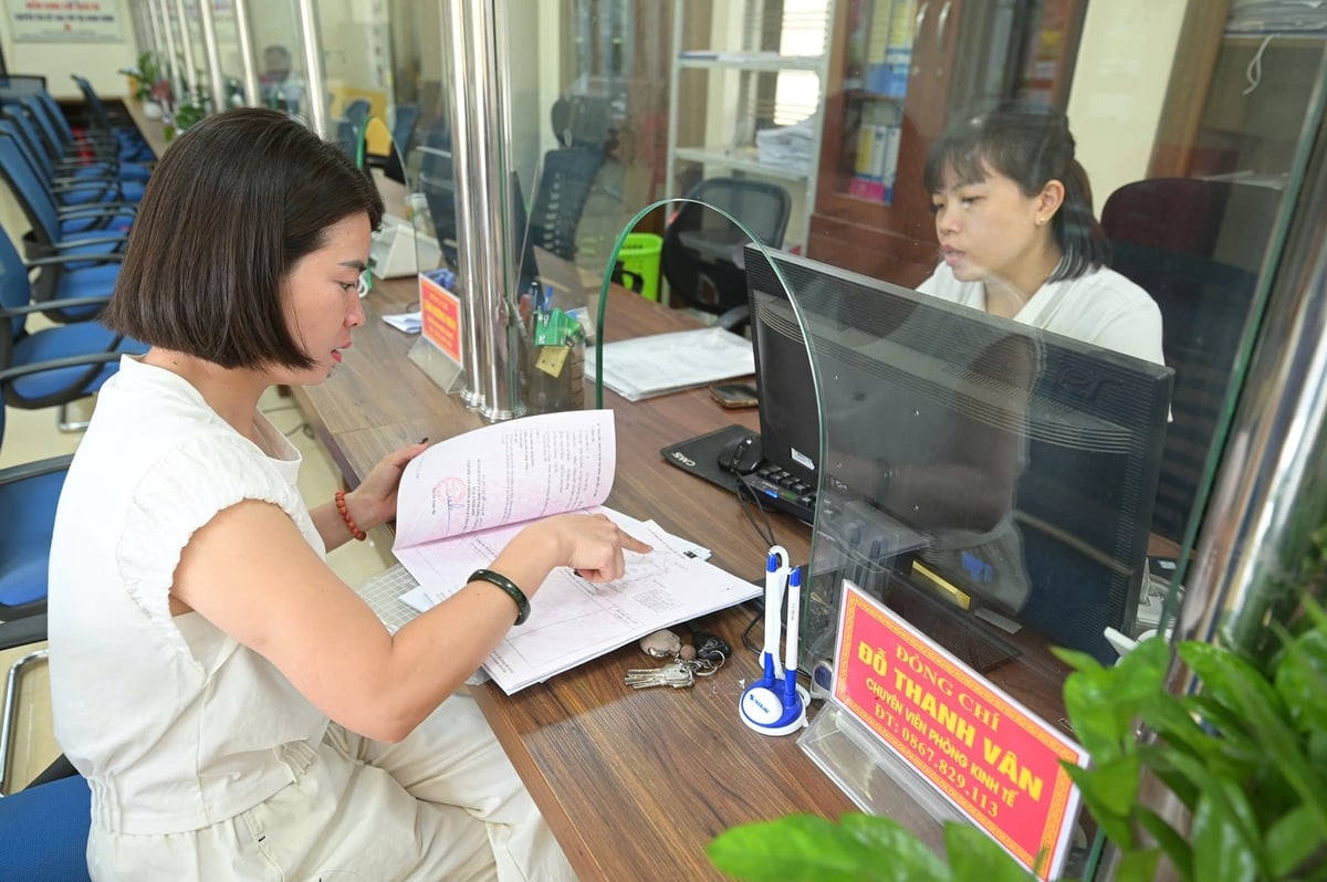 Vận hành chính quyền hai cấp đã đem lại những chuyển biến tích cực, đặc biệt là tính gần dân, sát dân hơn. Ảnh: Tùng Đinh. Vận hành chính quyền hai cấp đã đem lại những chuyển biến tích cực, đặc biệt là tính gần dân, sát dân hơn. Ảnh: Tùng Đinh.