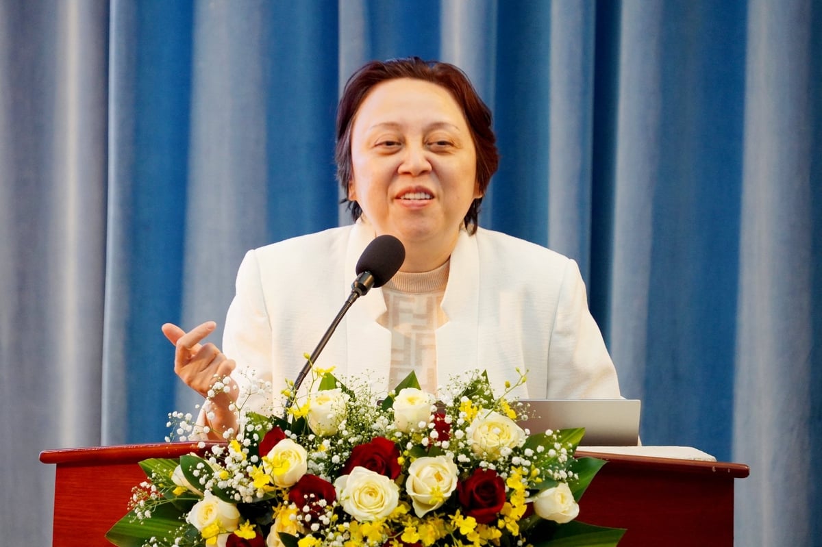 Bà Phạm Khánh Phong Lan, Giám đốc Sở An toàn thực phẩm TP.HCM phát biểu tại hội nghị. Ảnh: Nguyễn Thủy.