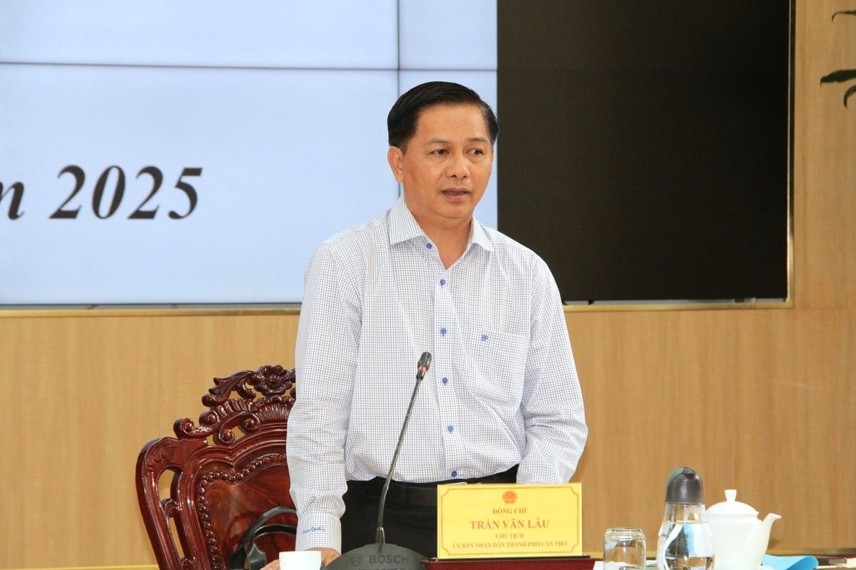 Chủ tịch UBND TP. Cần Thơ Trần Văn Lâu phân tích các nguyên nhân dẫn đến ngập đô thị kéo dài nhiều năm qua. Ảnh: Kim Anh.