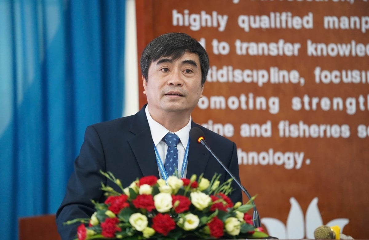 GS.TS Phạm Quốc Hùng, Phó Hiệu trưởng Trường Đại học Nha Trang phát biểu tại hội thảo. Ảnh: Phương Chi.