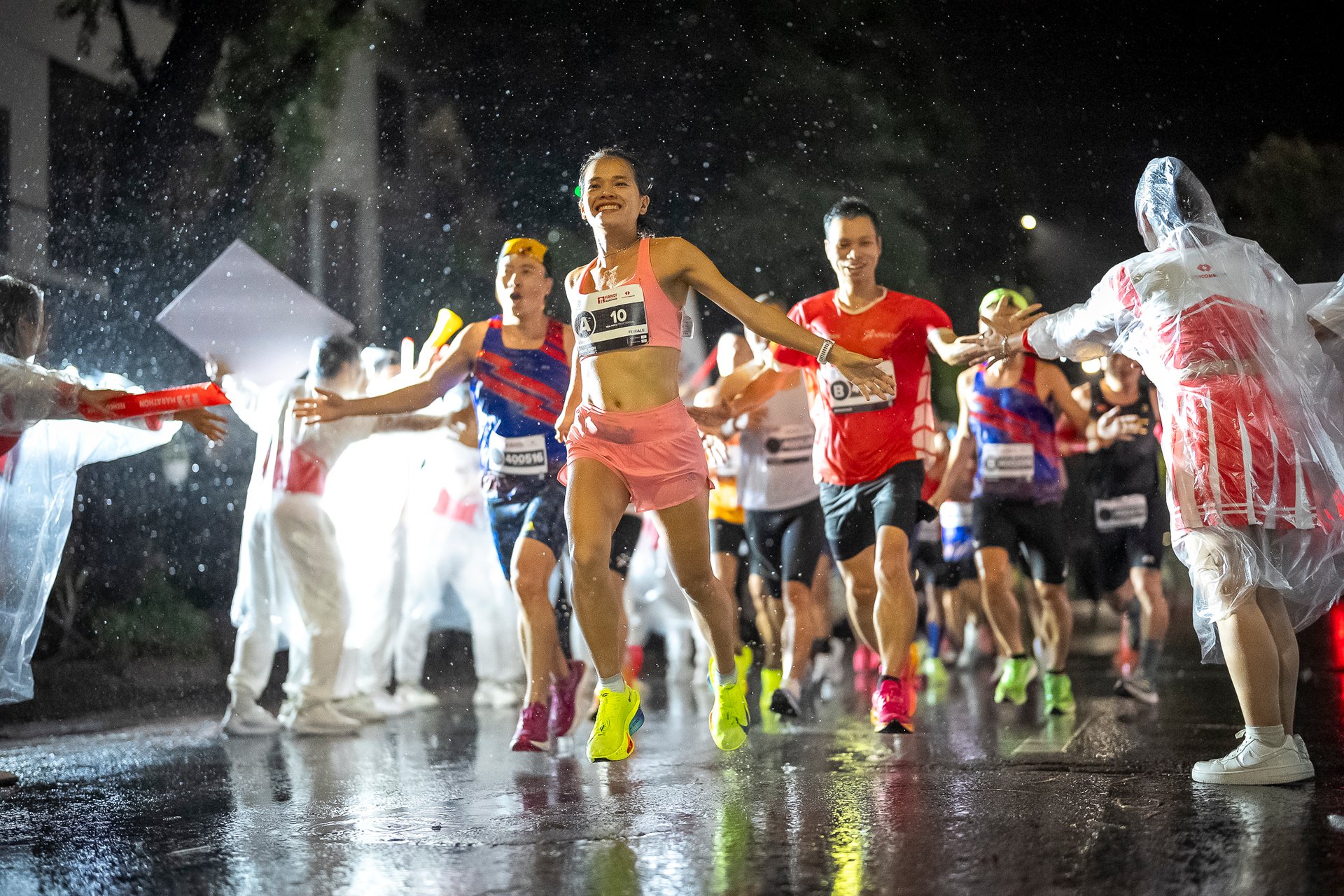 Giải Marathon Quốc tế Hà Nội Techcombank Mùa thứ 4 được kỳ vọng quy tụ khoảng 13.000 vận động viên trong và ngoài nước, bao gồm cả các vận động viên chuyên nghiệp, phong trào, người nổi tiếng, doanh nghiệp và cộng đồng yêu chạy bộ. Ảnh: Techcombank.