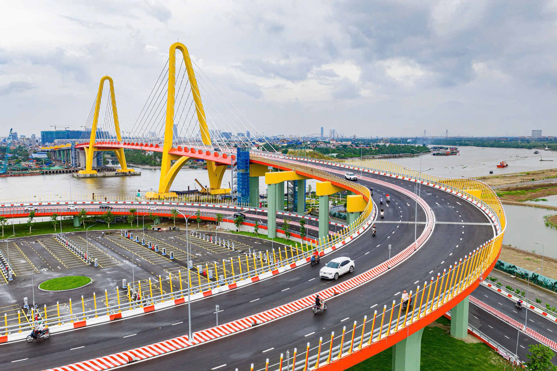 Hệ thống hạ tầng giao thông - logistics đáp ứng nhu cầu phát triển mới và bền vững. Ảnh: Reatimes.