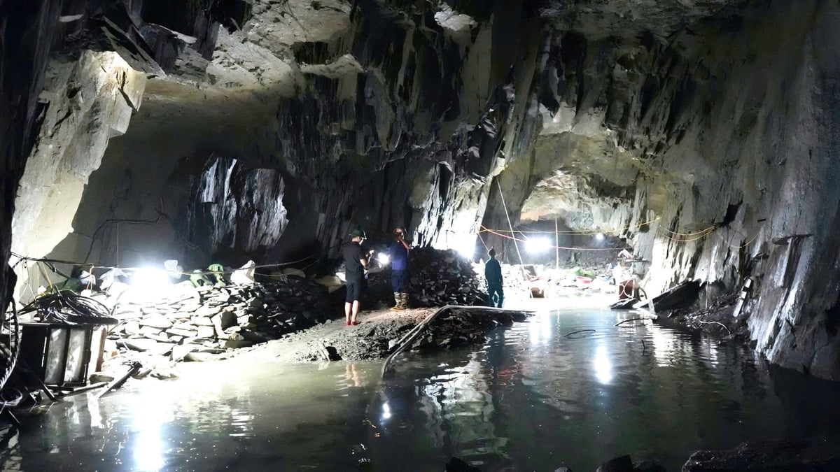 Khu vực hầm nơi diễn ra hoạt động khai thác vàng trái phép tại xã Gia Phù. Ảnh: Nguyễn Nga. Khu vực hầm nơi diễn ra hoạt động khai thác vàng trái phép tại xã Gia Phù. Ảnh: Nguyễn Nga.