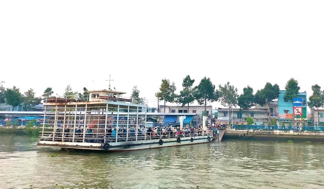 Tỉnh Vĩnh Long tăng cường kiểm tra các bến đò, phương tiện hoạt động chở khách trên các tuyến sông, đảm bảo an toàn trong mùa mưa bão. Ảnh: Lê Hùng. Tỉnh Vĩnh Long tăng cường kiểm tra các bến đò, phương tiện hoạt động chở khách trên các tuyến sông, đảm bảo an toàn trong mùa mưa bão. Ảnh: Lê Hùng.