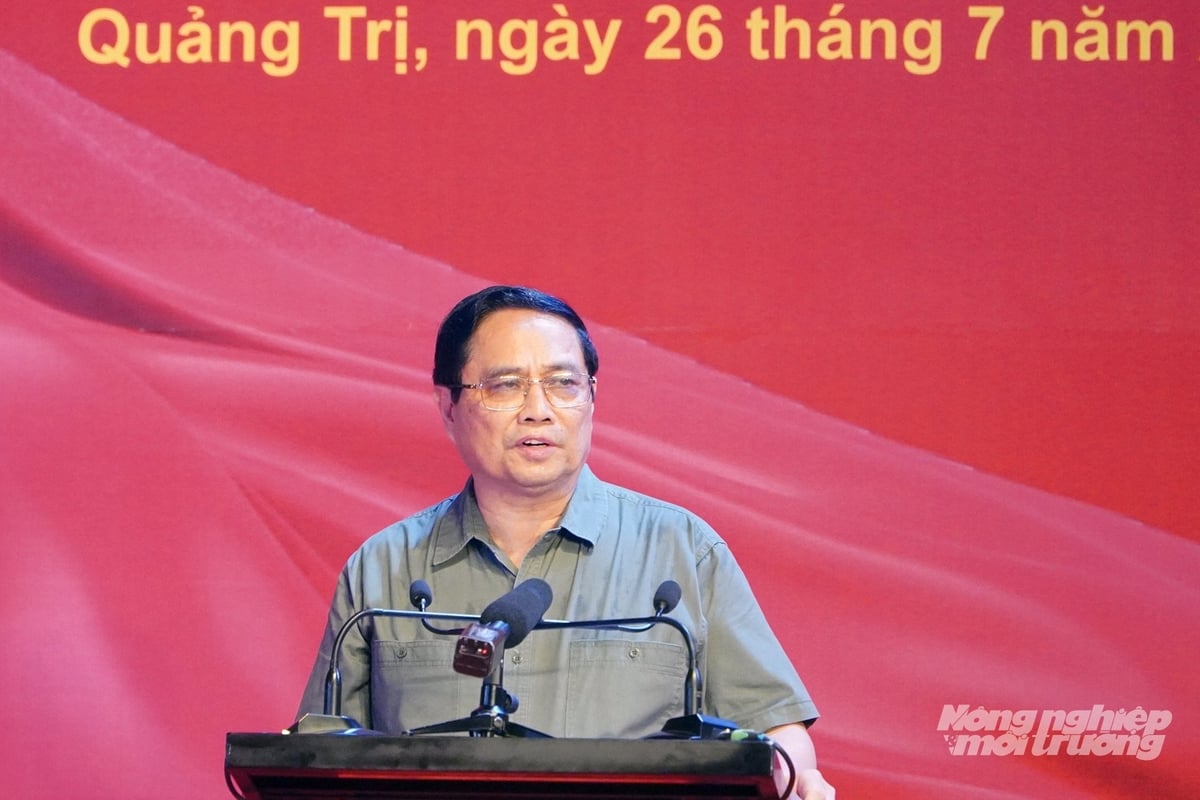 Thủ tướng Chính phủ Phạm Minh Chính bày tỏ lòng biết ơn sâu sắc đến sự hi sinh cao cả của các Anh hùng Liệt sĩ. Ảnh: Võ Dũng. Thủ tướng Chính phủ Phạm Minh Chính bày tỏ lòng biết ơn sâu sắc đến sự hi sinh cao cả của các Anh hùng Liệt sĩ. Ảnh: Võ Dũng.