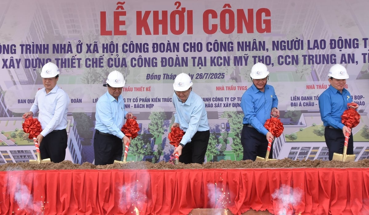 Nghi thức khởi công Công trình nhà ở xã hội quy mô hơn 500 căn hộ hiện đại, phục vụ khoảng 2.000 công nhân và gia đình vào ngày 26/7/2025. Ảnh: Thanh Bạch. Nghi thức khởi công Công trình nhà ở xã hội quy mô hơn 500 căn hộ hiện đại, phục vụ khoảng 2.000 công nhân và gia đình vào ngày 26/7/2025. Ảnh: Thanh Bạch.