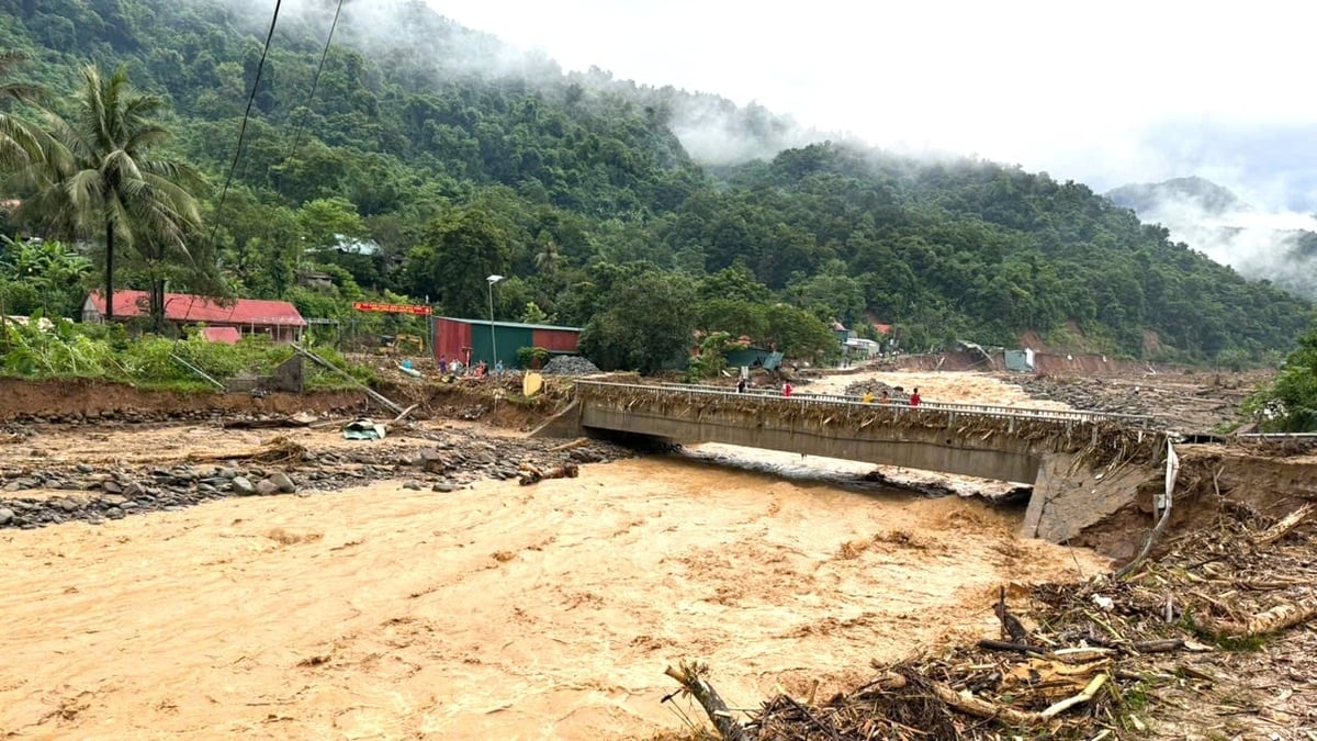 Nhôn Mai hoang tàn sau lũ. Ảnh: Ngọc Linh.